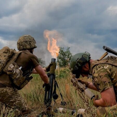 Військова футболка — під броню, у спеку, в марш: одна для всього